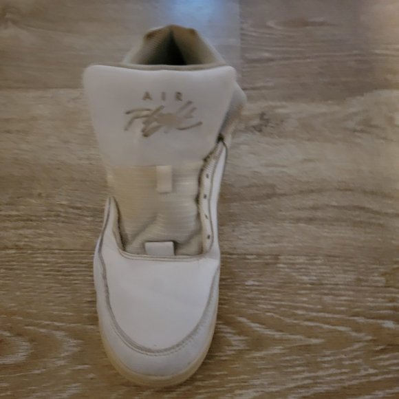 White Nike air flights